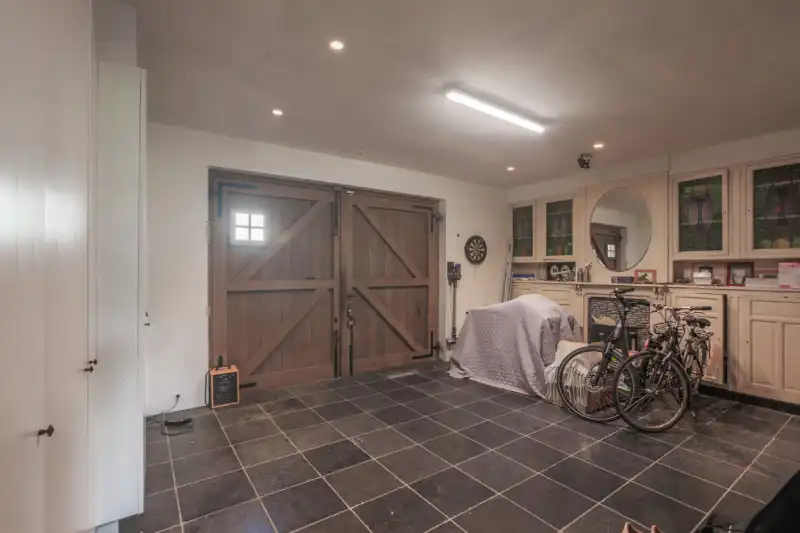 Verder af te werken, doch onmiddellijk bewoonbare ruime woning (399m²)  met 4 slpks (meer mogelijk), tuin, garage ....ENERGIELABEL C... foto 10