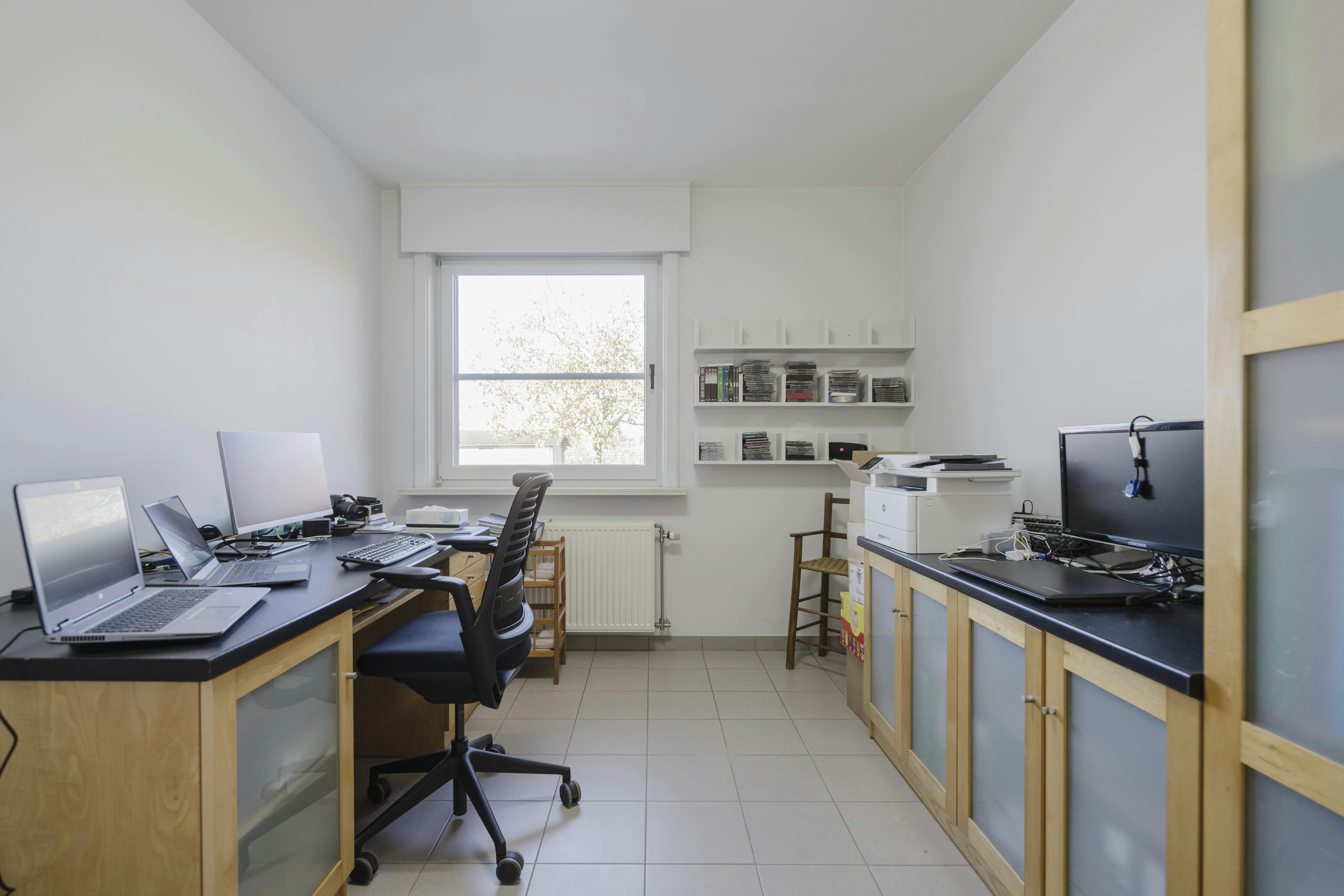 Ruime villa met 6 kamers te koop in Sint-Eloois-Vijve foto 12