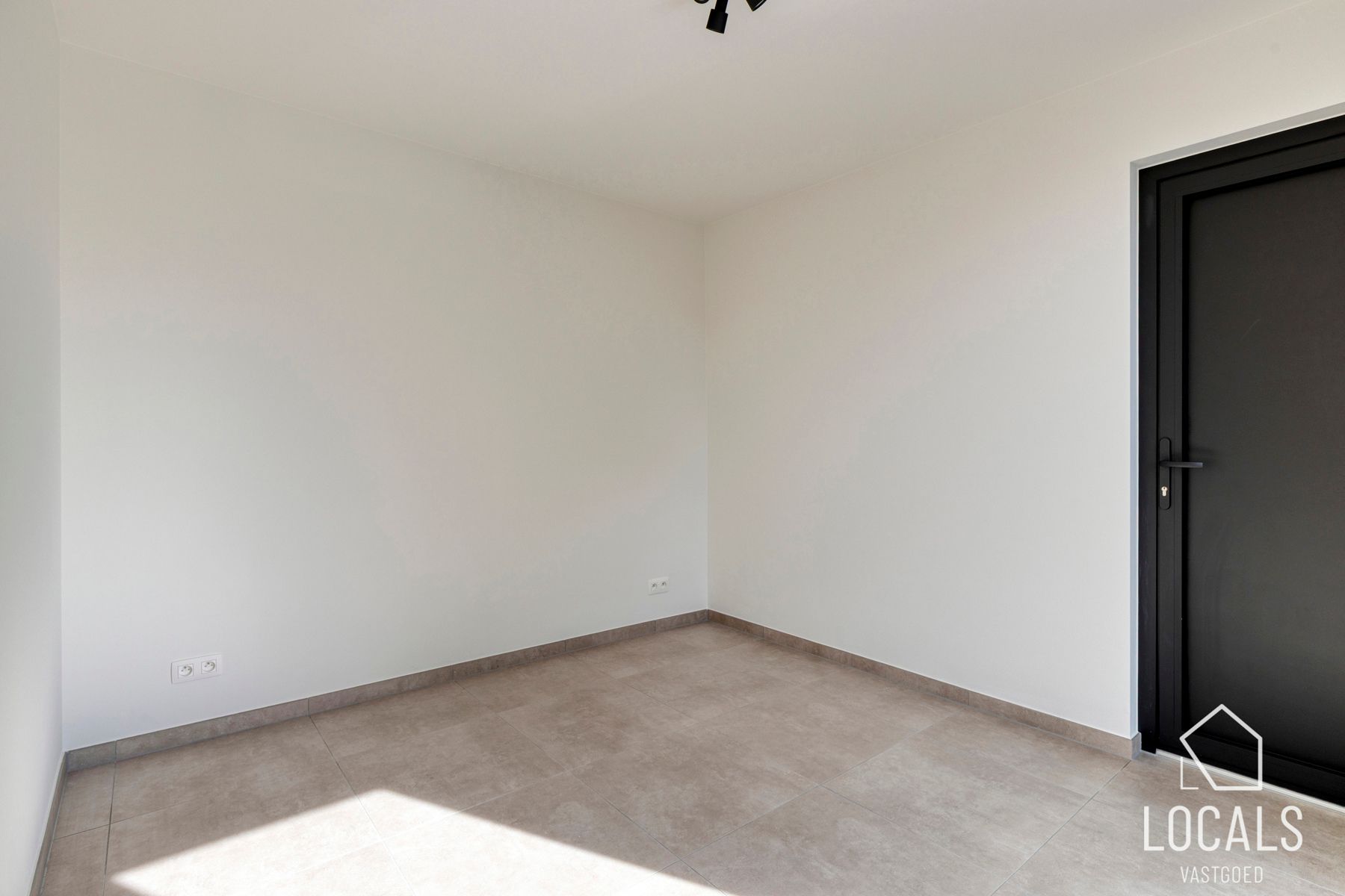 Nieuwbouw appartement met autostaanplaats in centrum Ninove foto 18