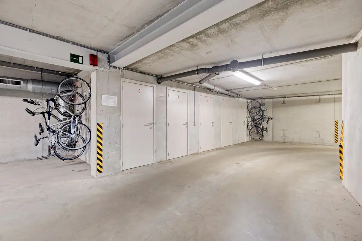 Verzorgd 2-slaapkamerappartement te koop in Kortrijk foto 13