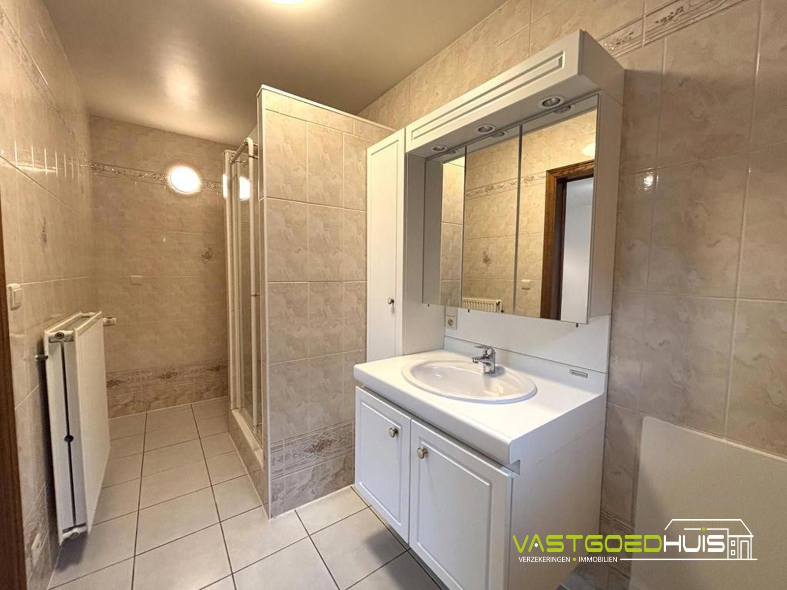 Instapklare halfopen bebouwing met 4 slaapkamers!  foto 9