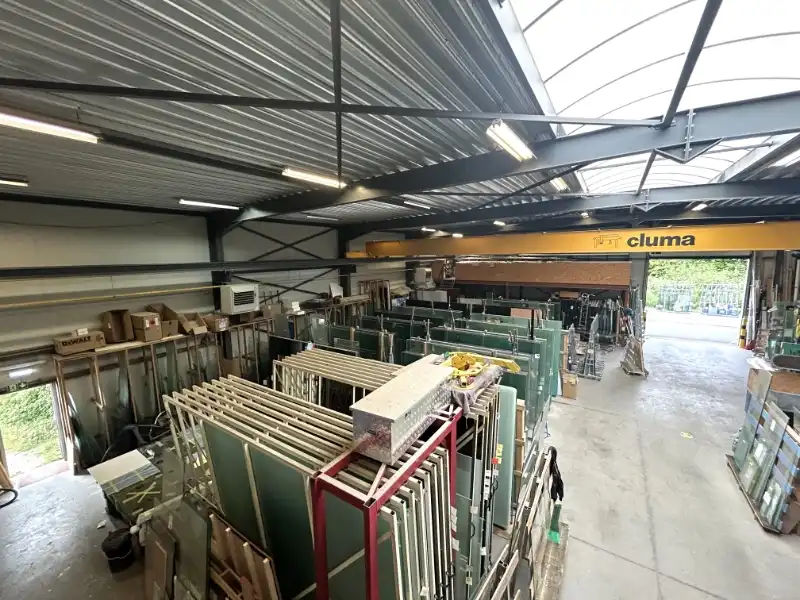 Bedrijfsgebouw van ca. 700 m² + mezzanine + kantoren en buitenopslag op topligging foto 5