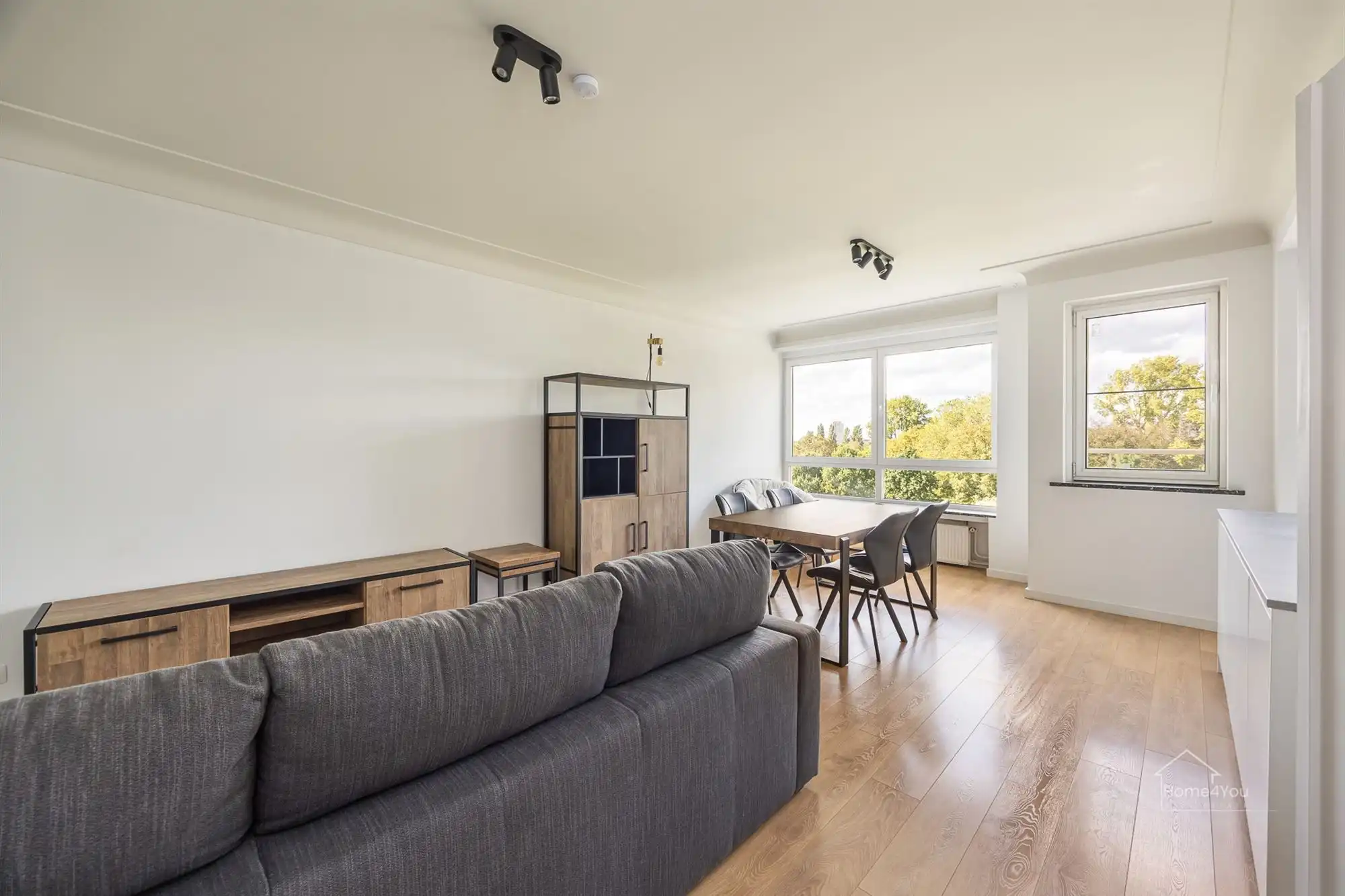 Instapklaar gerenoveerd appartement met parkzicht. foto 4