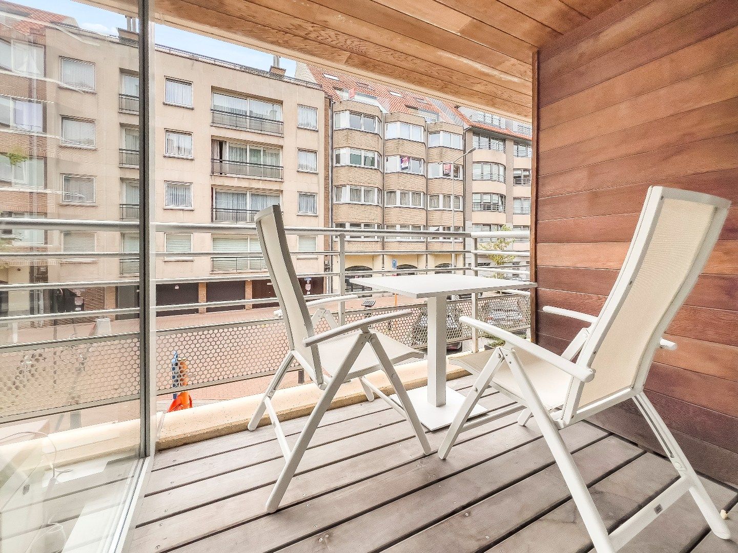 Instapklaar 3-slaapkamer appartement gelegen op de Paul Parmentierlaan vlakbij de winkels van de Lippenslaan. foto 8