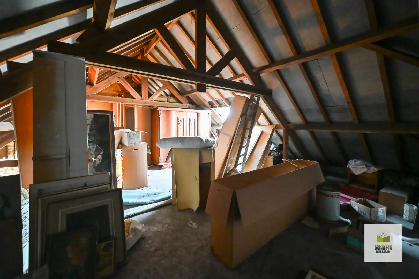 Ruime te renoveren gezinswoning met grote garage en 4 slaapkamers op 349m2 foto 22