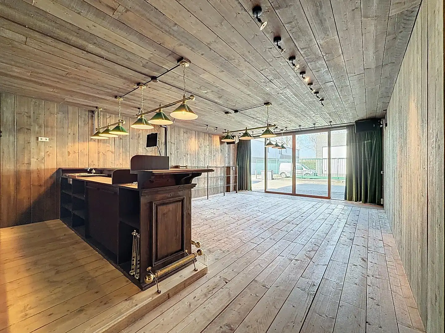 Uniek multifunctioneel object met bedrijfsruimte, kantoor, mancave en ruim appartement foto 20