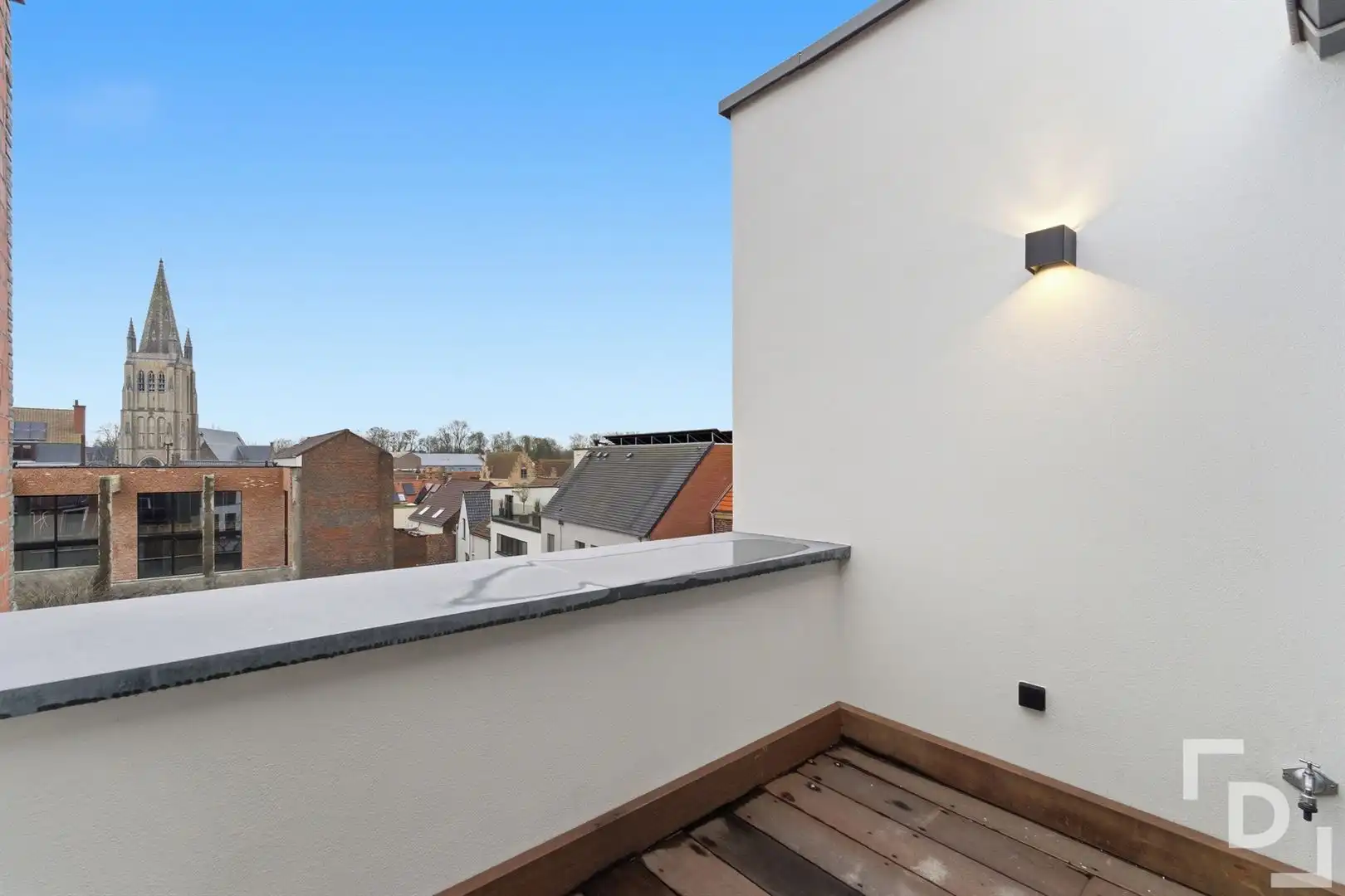Nieuwbouwappartement met 2 terrassen te koop in centrum Ieper. foto 8