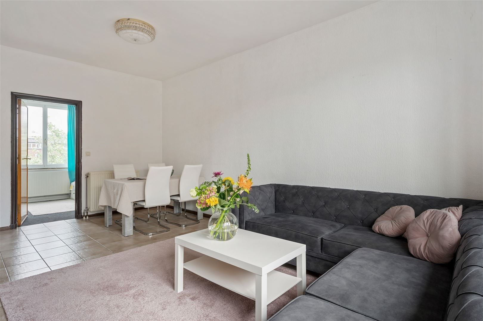 Verzorgd appt 2 slk met  privébergingen in hartje Merksem foto 6