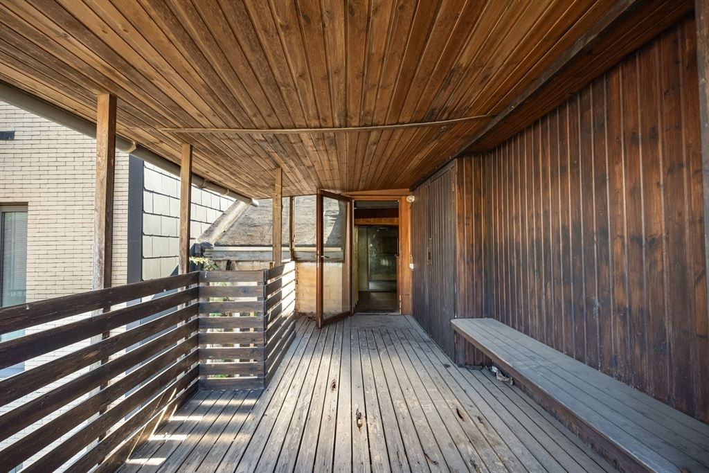 Magazijn pal in de stad met grote woonst foto 36