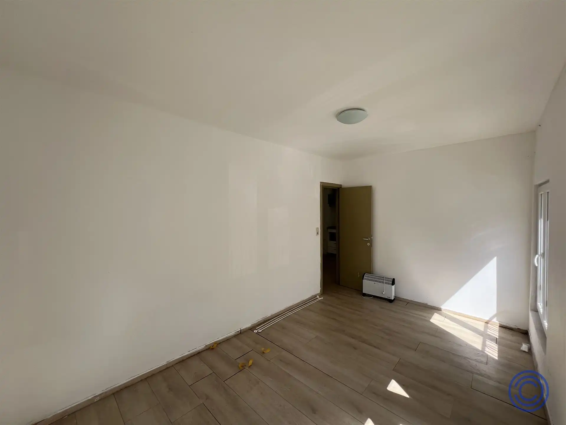 Vergund appartementsgebouw met garages! foto 6