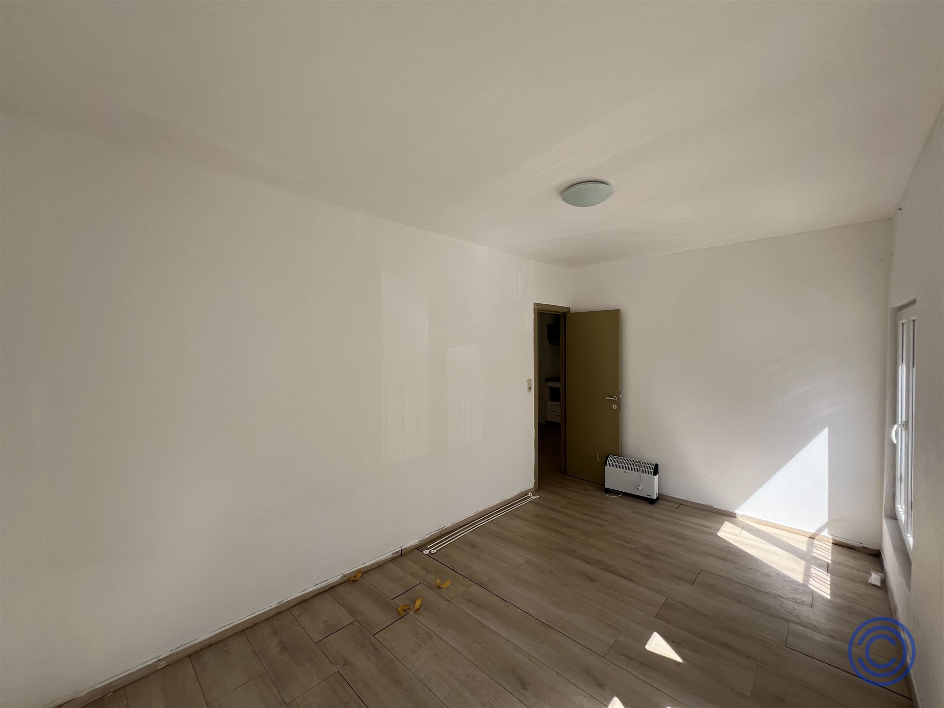 Vergund appartementsgebouw met garages! foto 6