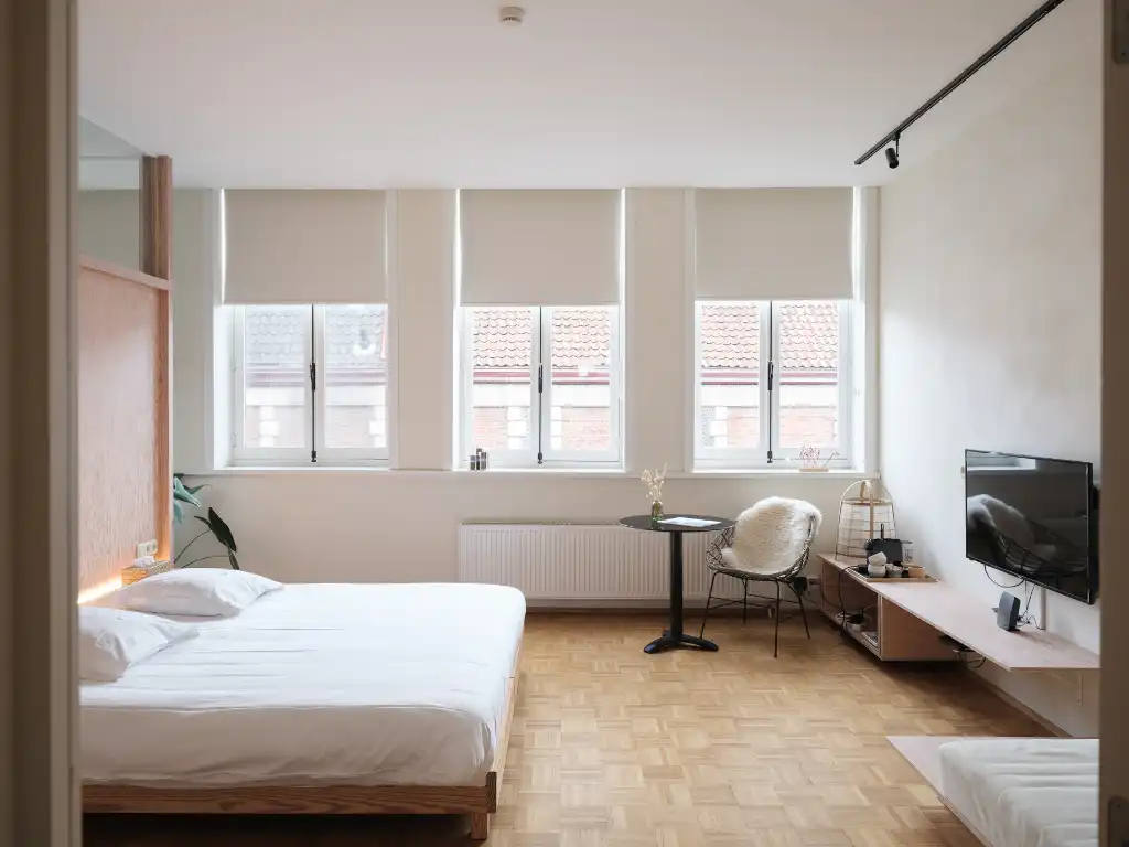 Bijzonder duplexappartement (240 m²) met vier slaapkamers, telkens met eigen sanitair en buitenruimte, gelegen in een kleinschalige residentie nabij het Zuid. foto 5