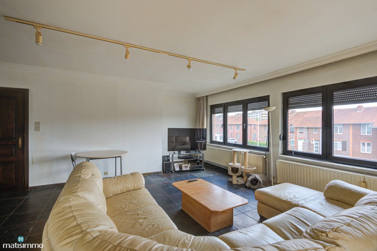 HANDELSGELIJKVLOERS MET DUPLEXAPPARTEMENT VOORZIEN VAN PARKEERGELEGENHEID NABIJ CENTRUM TONGEREN foto 17