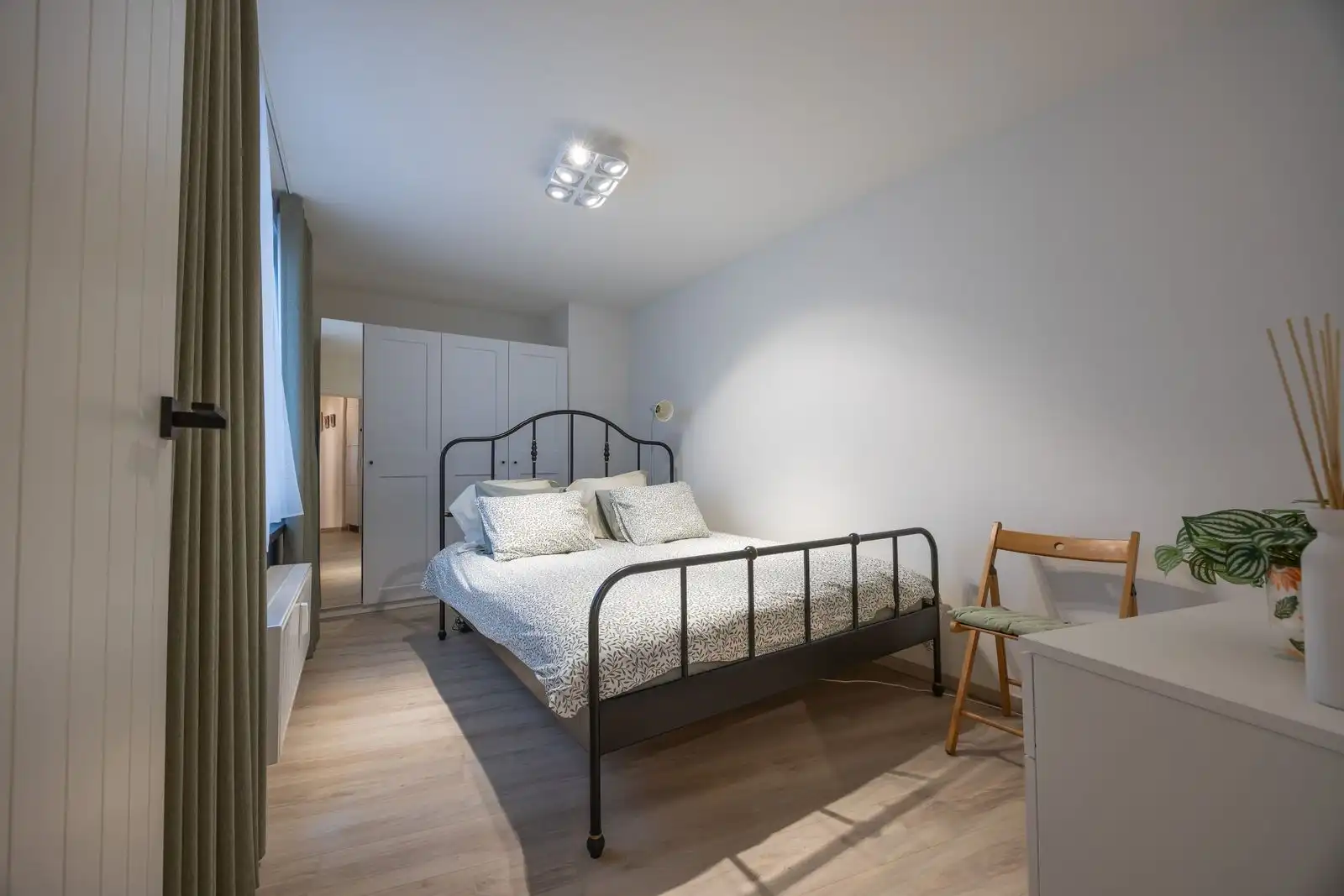 Subliem gerenoveerd appartement met 2 slaapkamers pal aan zee foto 13