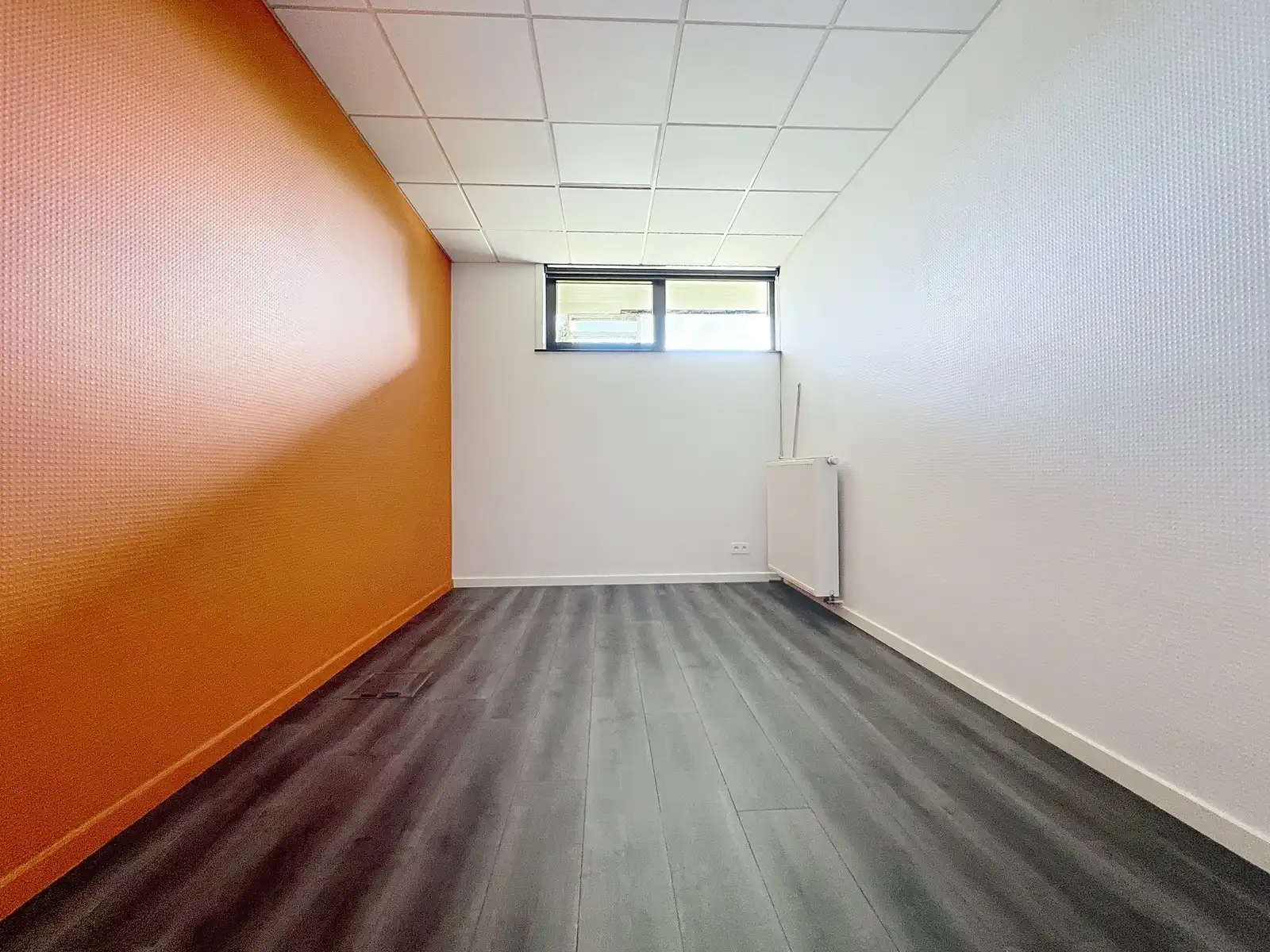 Instapklaar lichtrijk GERENOVEERD pand met mooie open kantoor/praktijkruimte en 4 aparte burelen/consultatieruimtes. foto 20