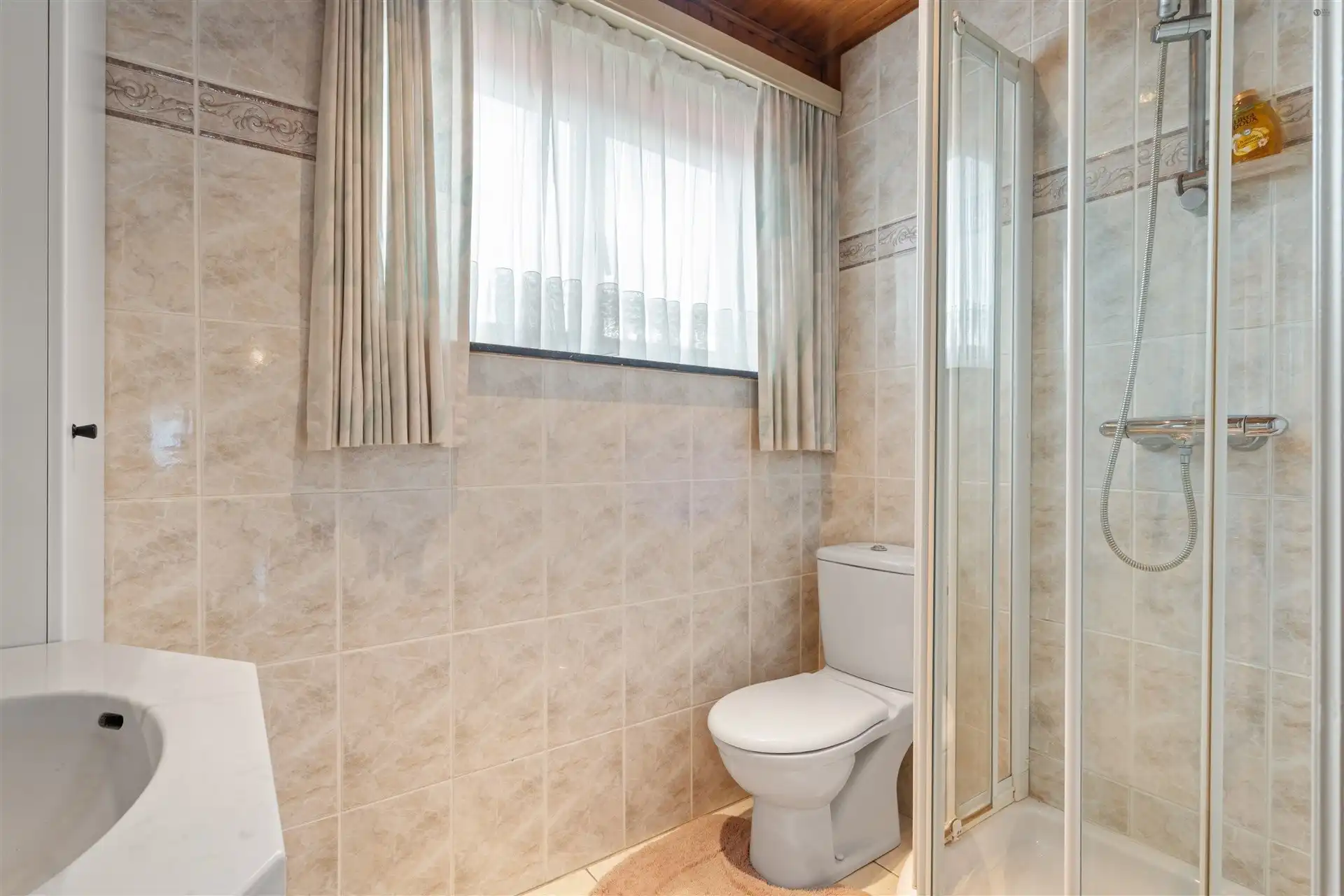 Half open bebouwing met dubbele garage en prachtig uitzicht foto 18