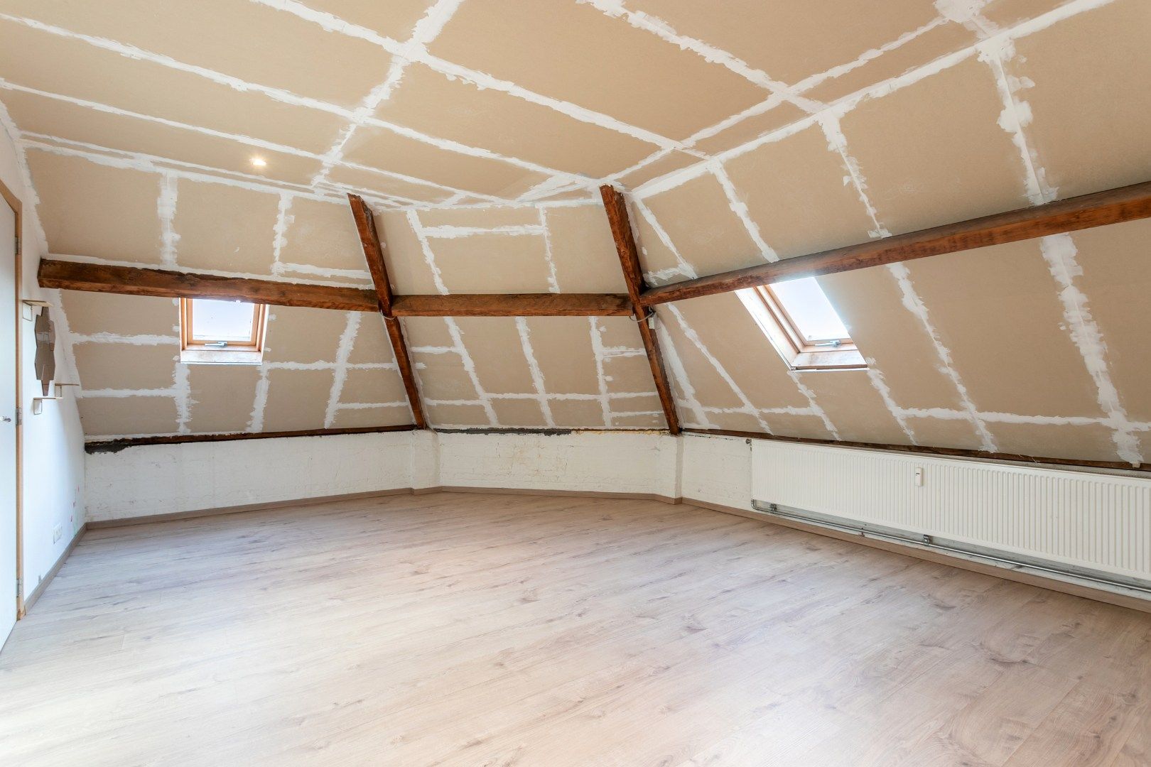 App 200m² met 3 slpks, terras en autostaanplaats te Halle foto 21