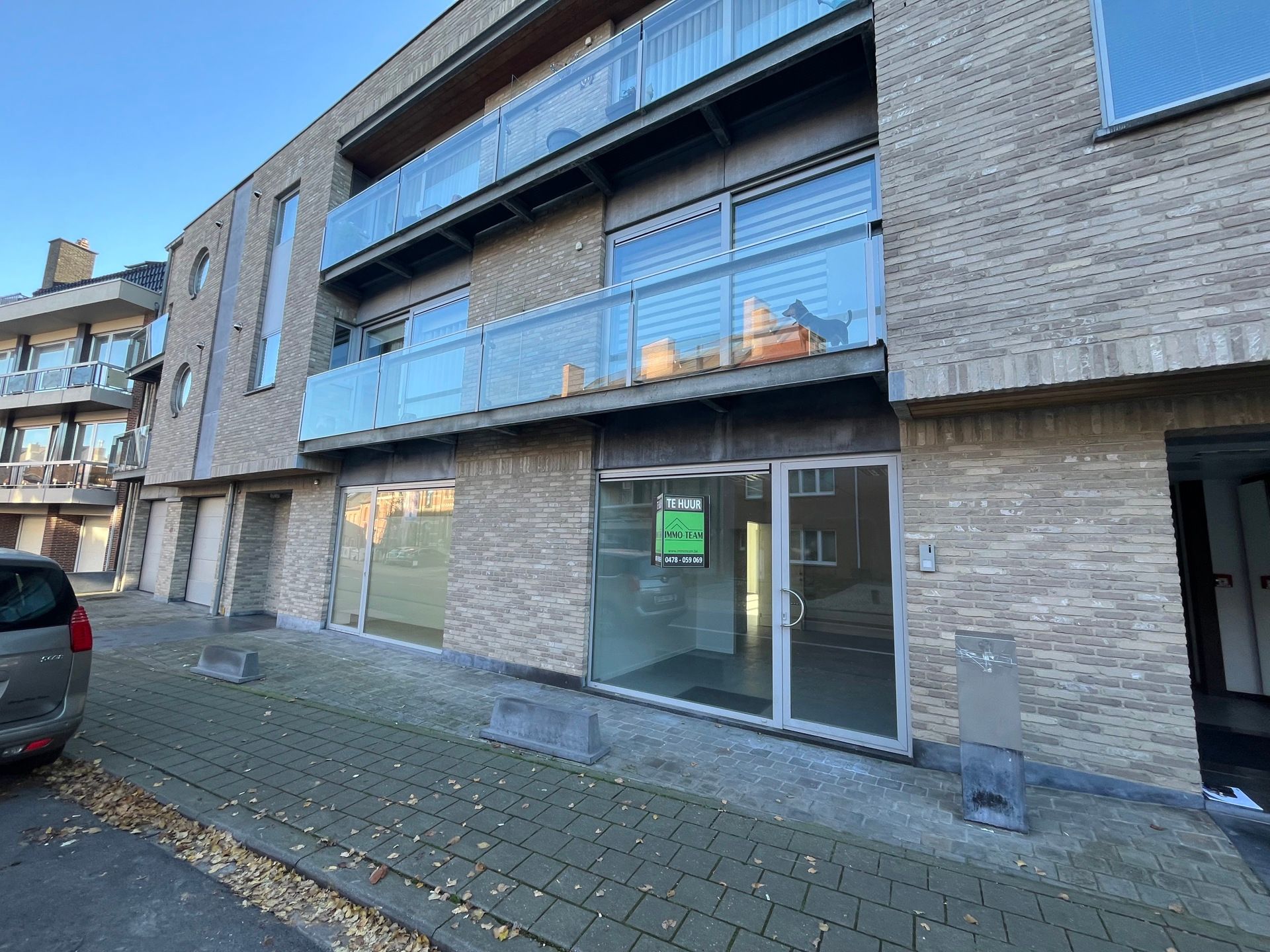 RUIME HANDELS/KANTOORRUIMTE TE HUUR IN TERNAT foto 15