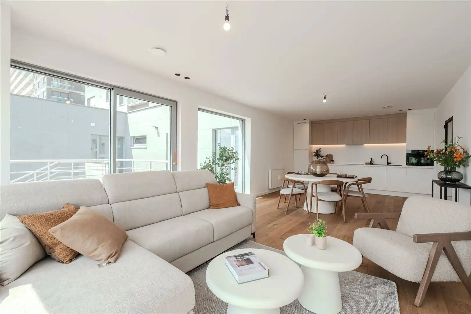 Modern ingericht één slaapkamer appartement foto 10