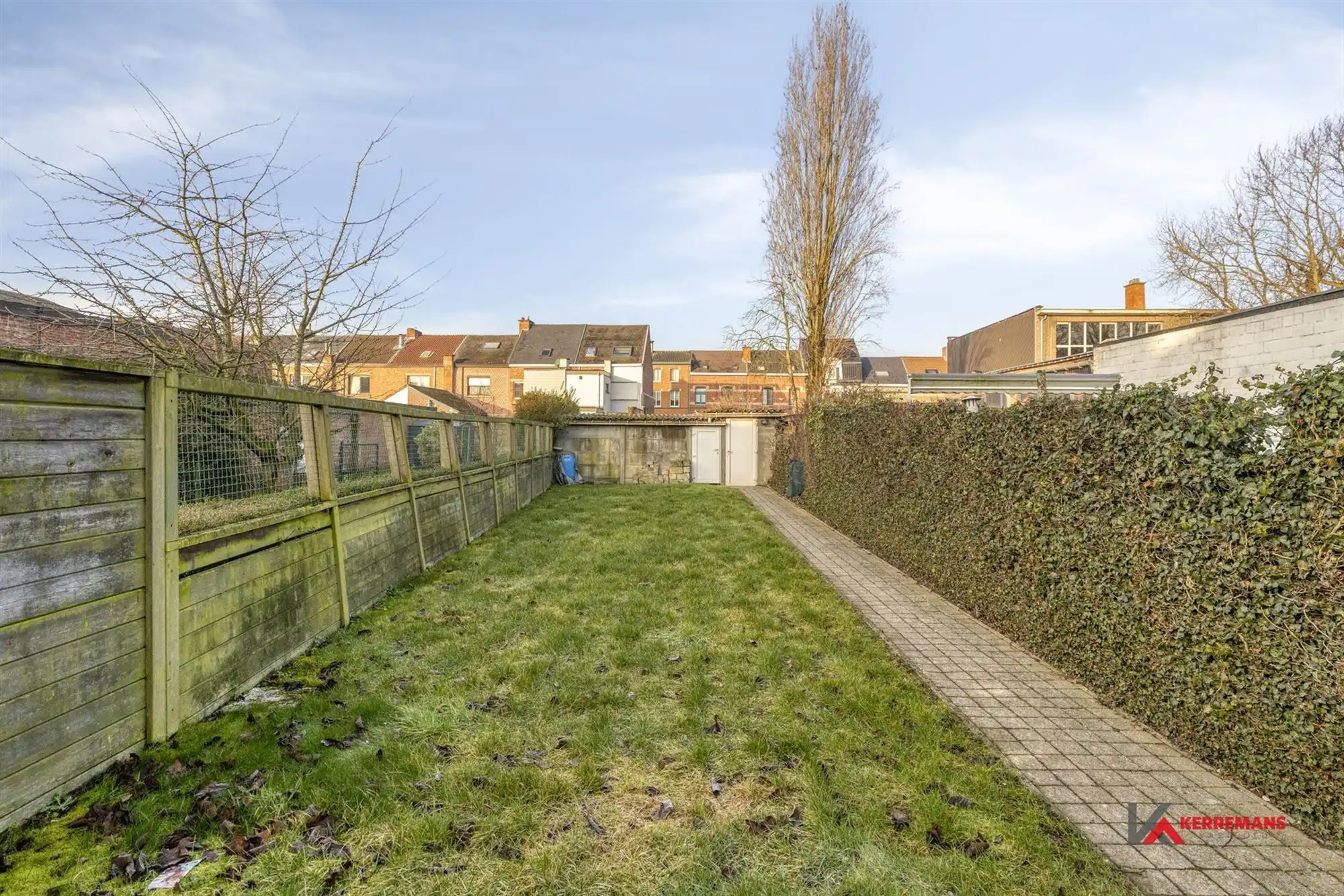 Op te frissen woning met 4 slaapkamers, tuin en garage.  foto 22