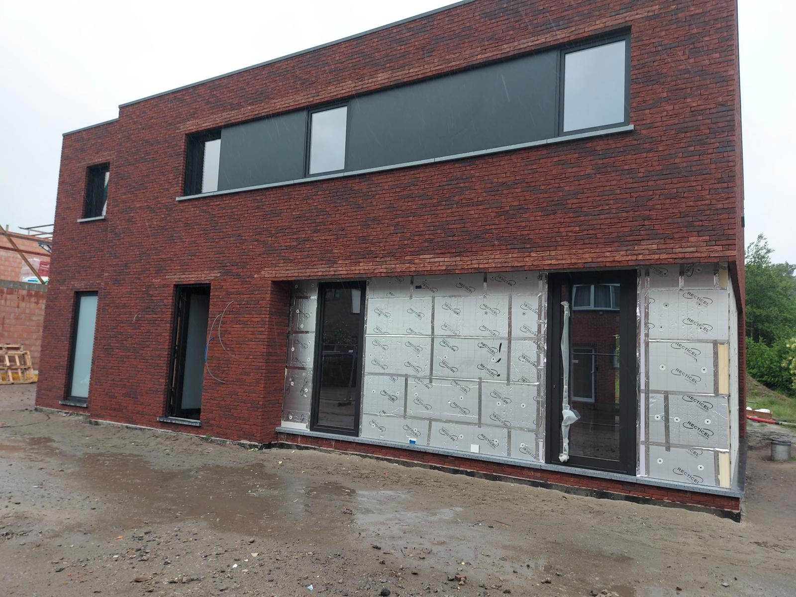 Tijdloze wit/zwarte moderne BEN villa met groen uitzicht foto 4