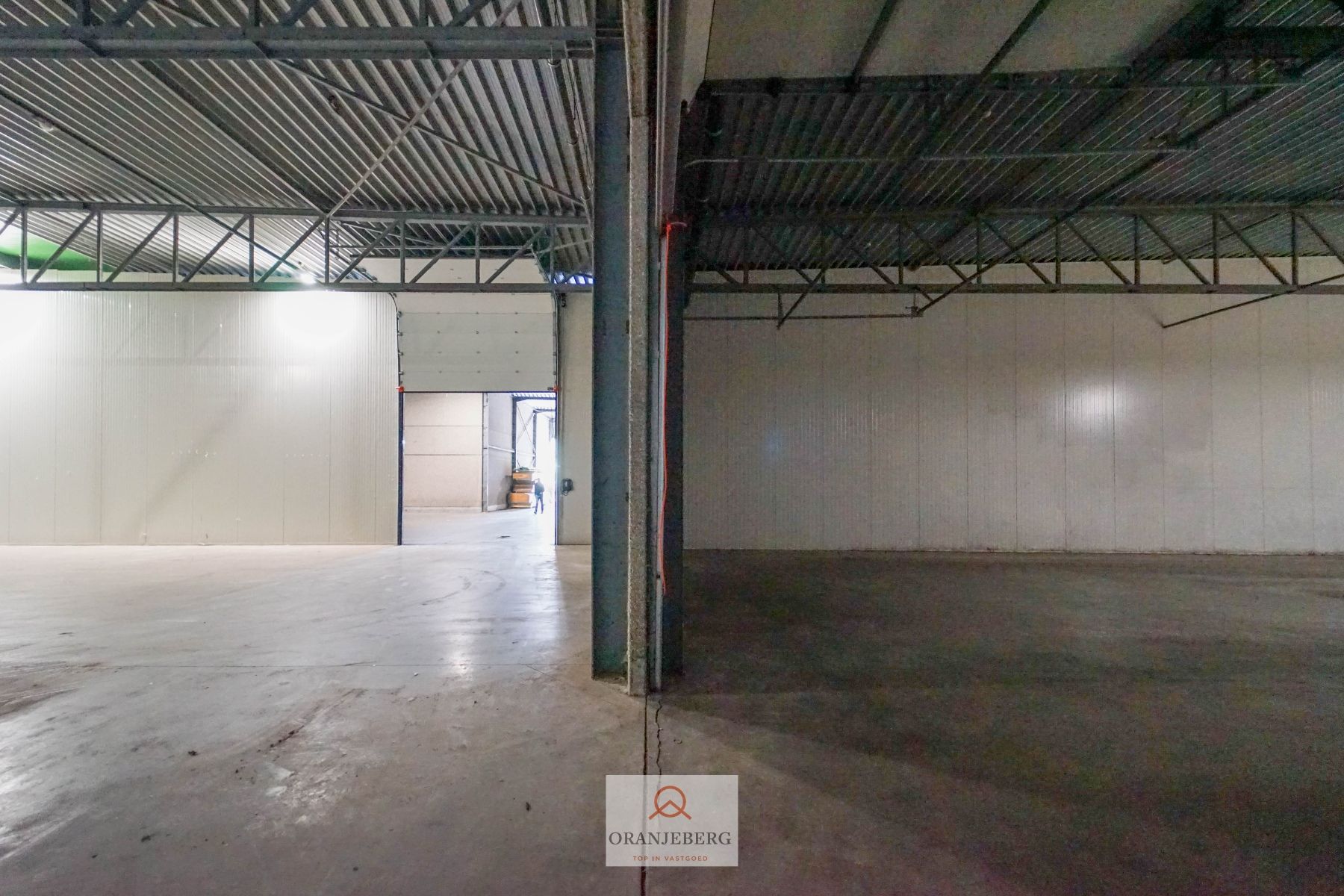 Groot magazijn (853m²) Te Huur met hoge bereikbaarheid vlakbij R4 foto 9