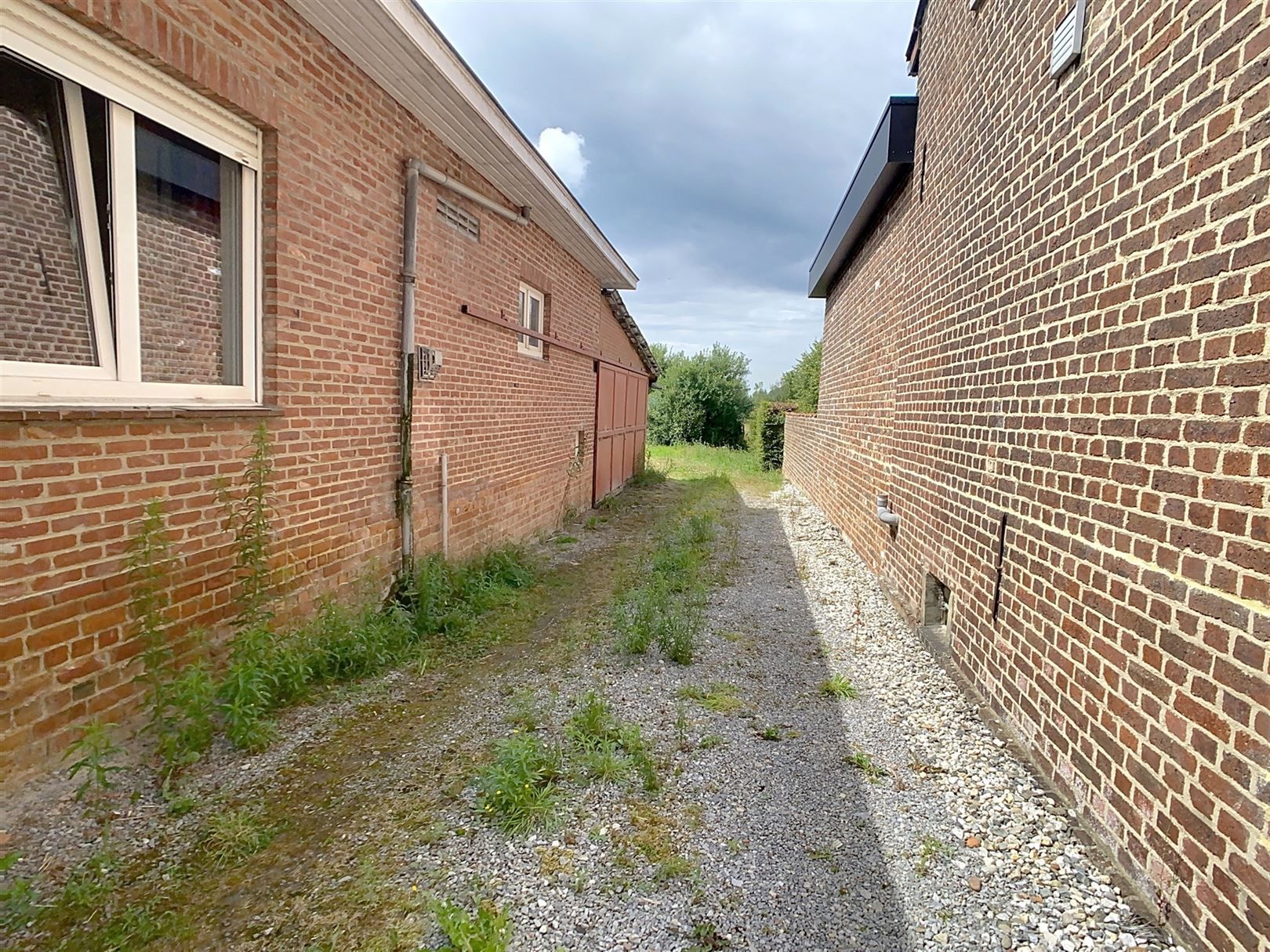 Te renoveren woning met garages, atelier, 12a 57ca foto 4