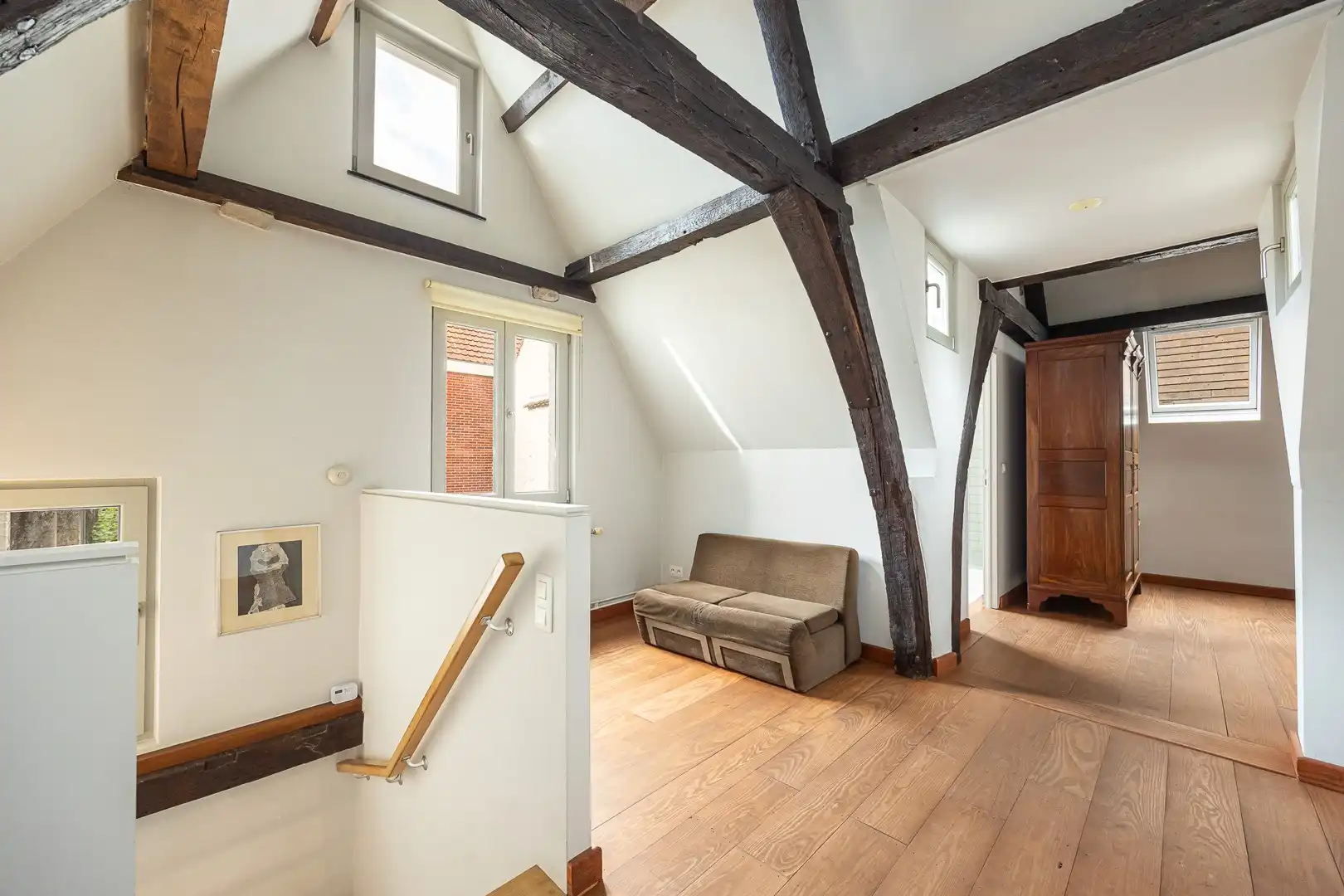 TRAPGEVELWONING MET TUIN foto 17