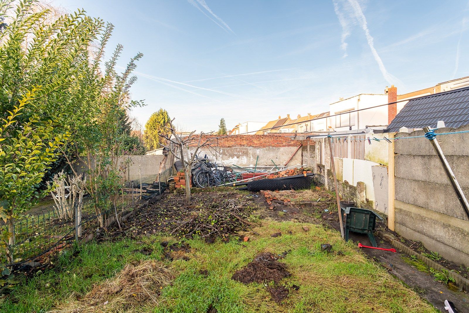 Ruime woning met 5 slaapkamers 2 badkamers en een grote tuin foto 2