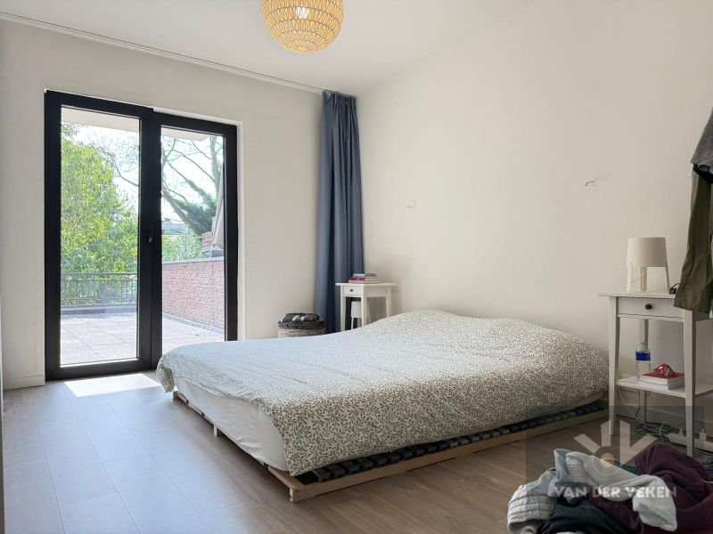 Stijlvol appartement met riant terras en 2 SLPK in hartje Hasselt foto 12