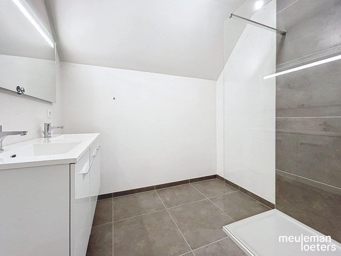 Prachtige nieuwbouw woning in centrum  foto 18