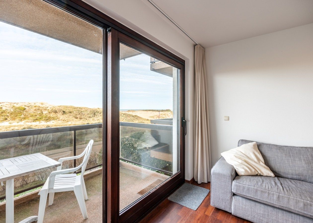 Ruim appartement op de Zeedijk van Oostduinkerke  foto 4