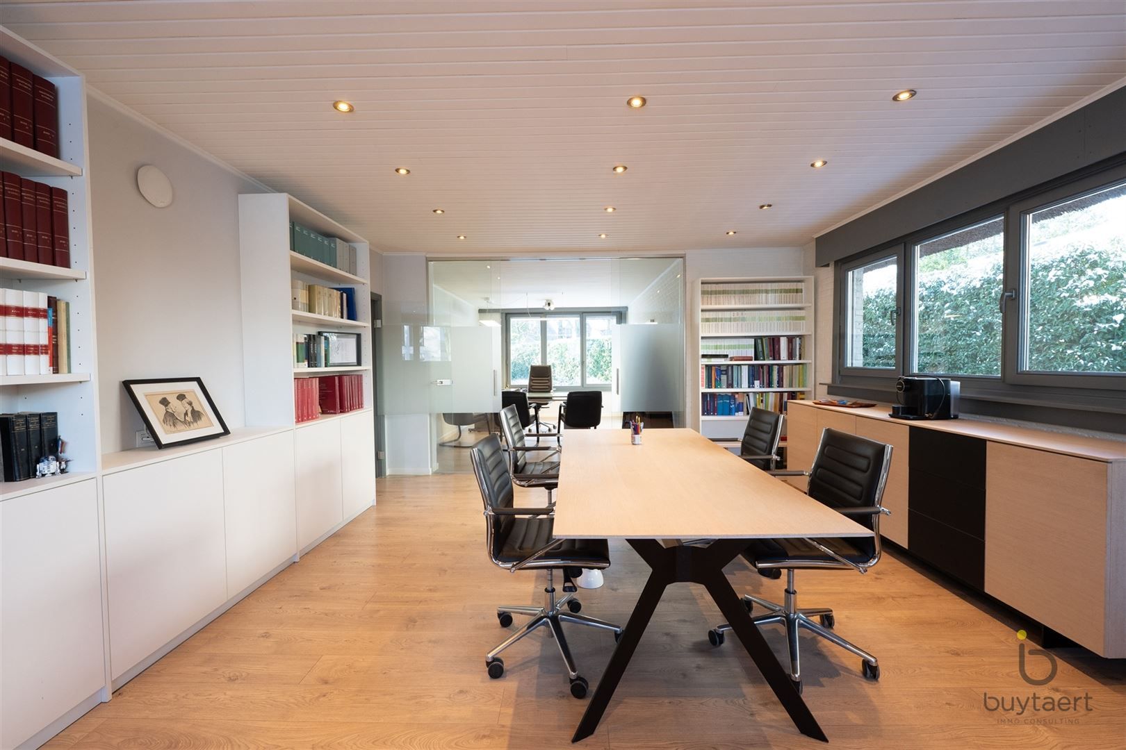 Villa met praktijk of  kangoeroewoning en Zuid - West tuin. foto 39