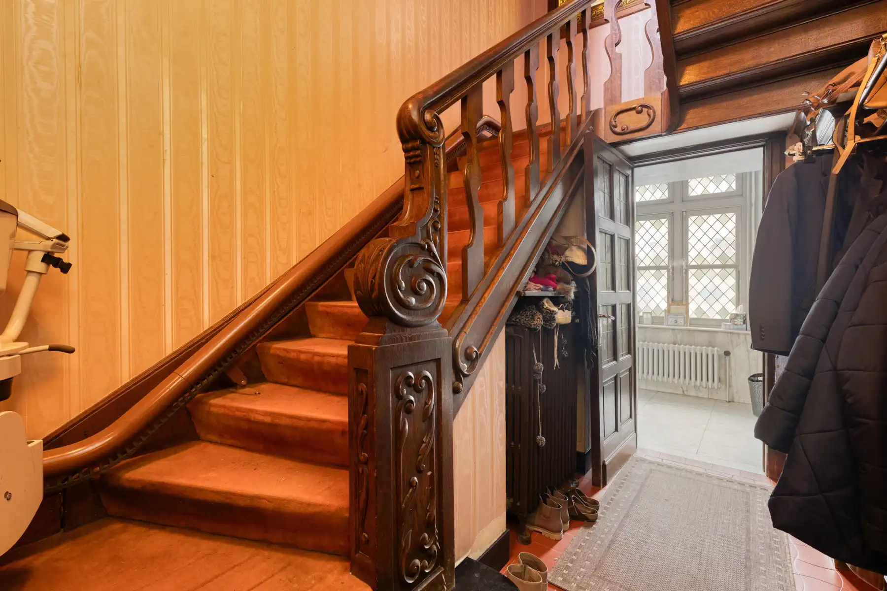 Neogotisch herenhuis op uitzonderlijke locatie foto 6