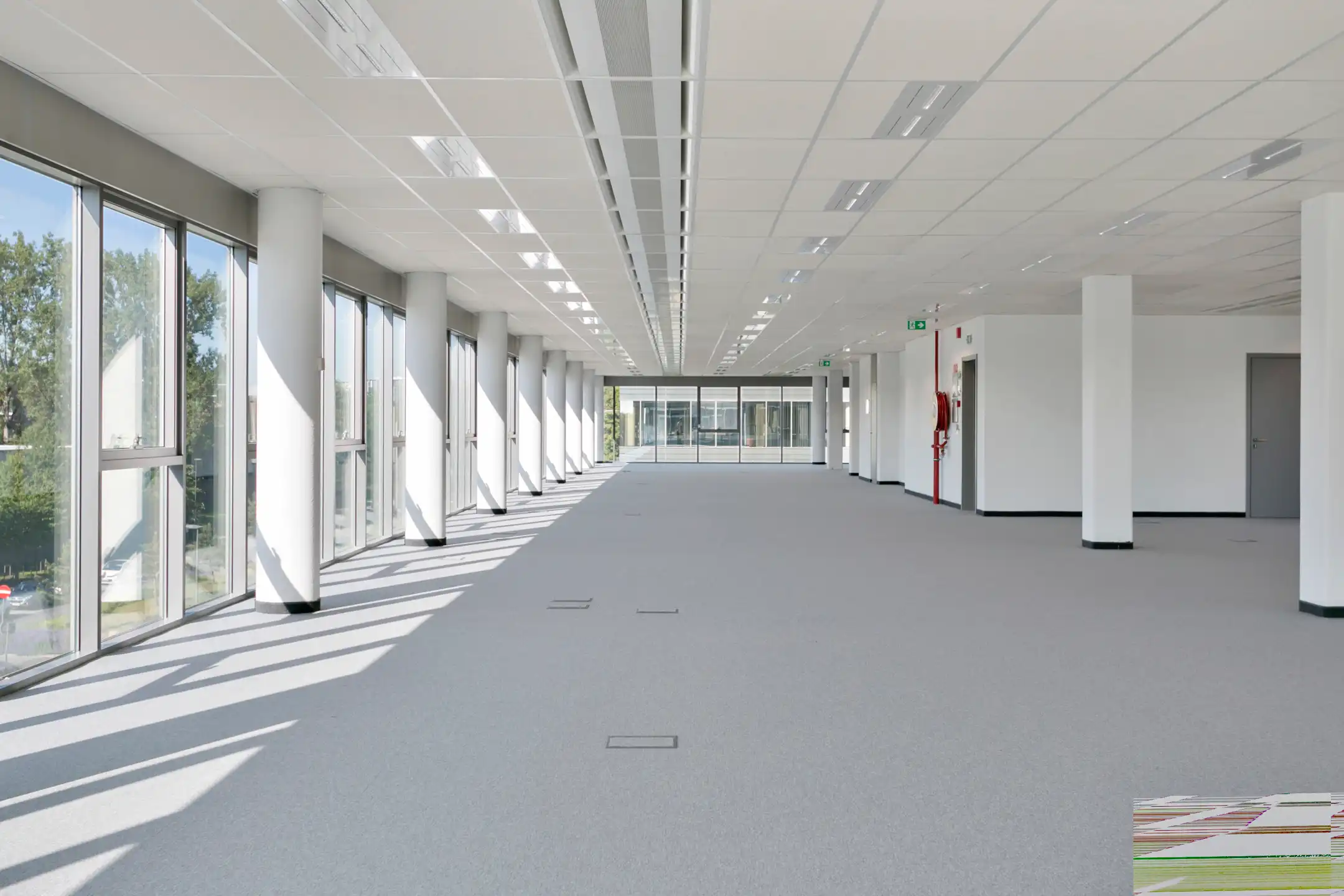 THE ULTIMATE : Moderne kantoorruimte van 1.189 m²  Berchem foto 3