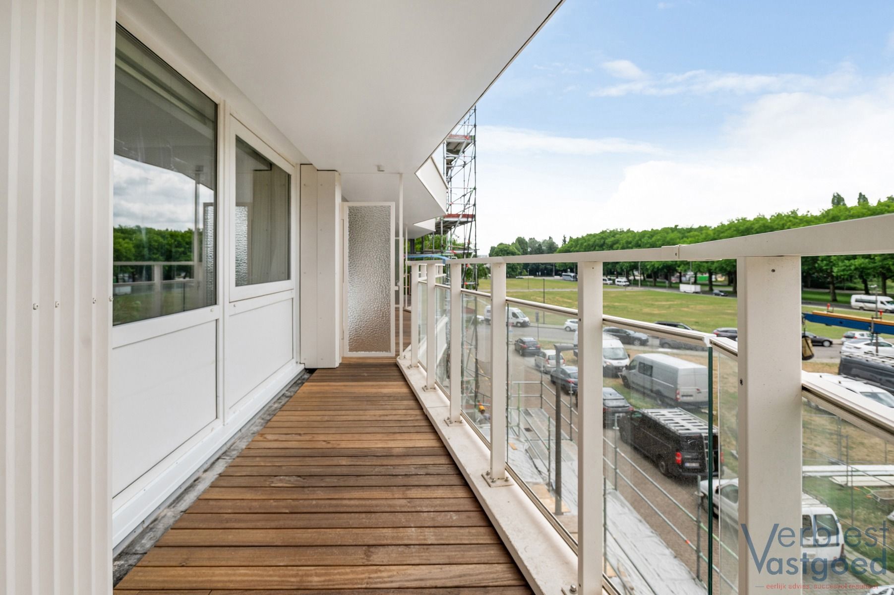 Ruim 2-slpk app met terras en autostaanplaats op Linkeroever foto 7