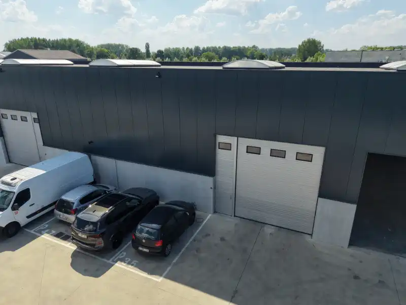 Magazijn/KMO-unit van 262 m² te huur met parkeerplaats foto 8