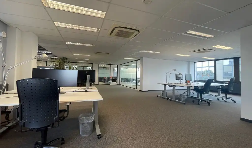 Kantoorruimte te huur in Regent Building in Berchem foto 3