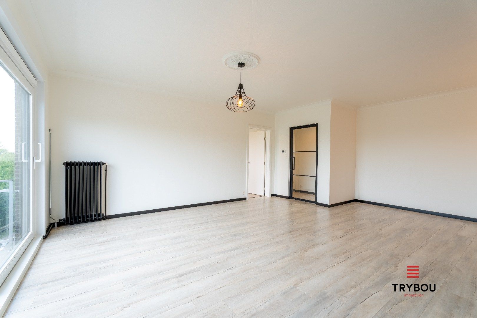 Volledig gerenoveerd 2-slaapkamerappartement te huur – rand centrum Ieper foto {{pictureIndex}}