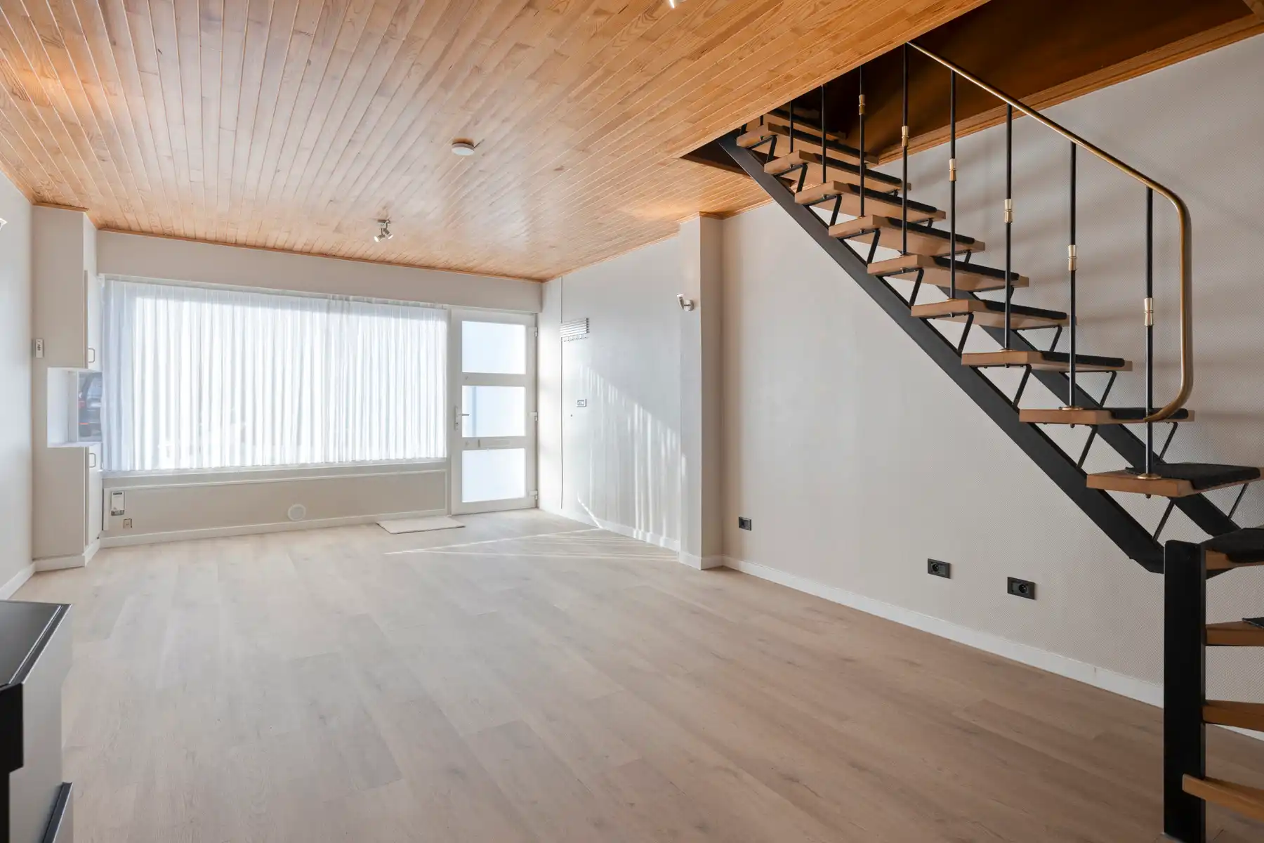 Recent gerenoveerde rijwoning met 2 slaapkamers - WETTEREN foto 5