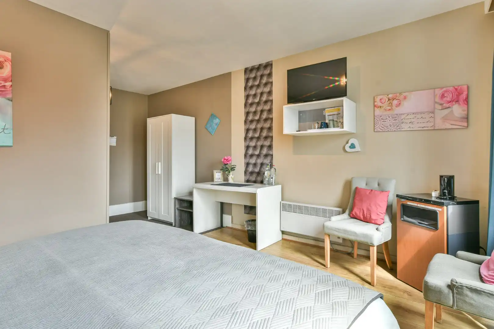 Unieke investeringskans: karaktervol hotel met 18 kamers & woonmogelijkheden te koop!  foto 24