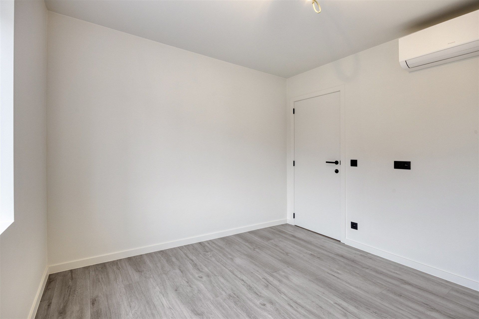 Moderne woning met 4 slaapkamers te Sint-Lievens-Houtem foto 21
