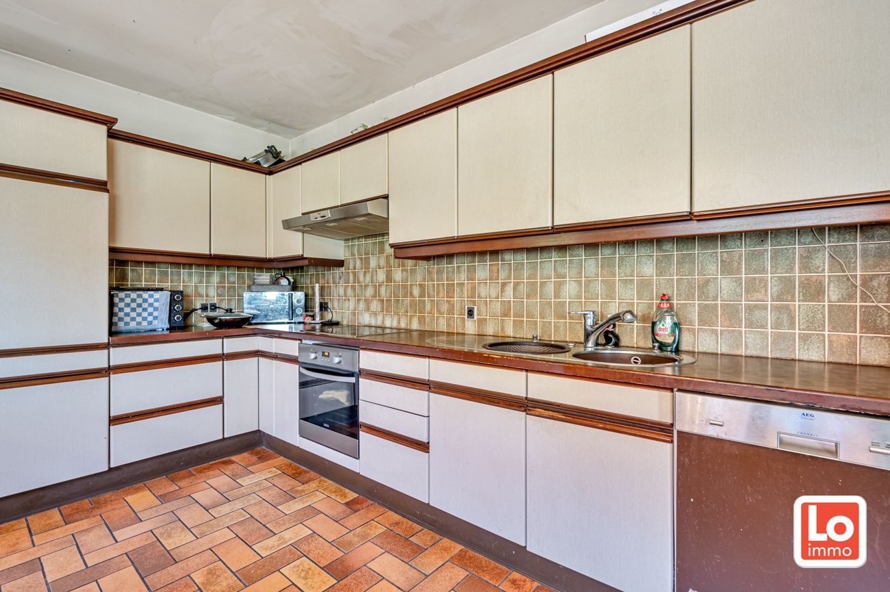 Ruime te renoveren open villa met inpandige garage op een héél rustige toplocatie met open zicht in Lochristi! foto 9