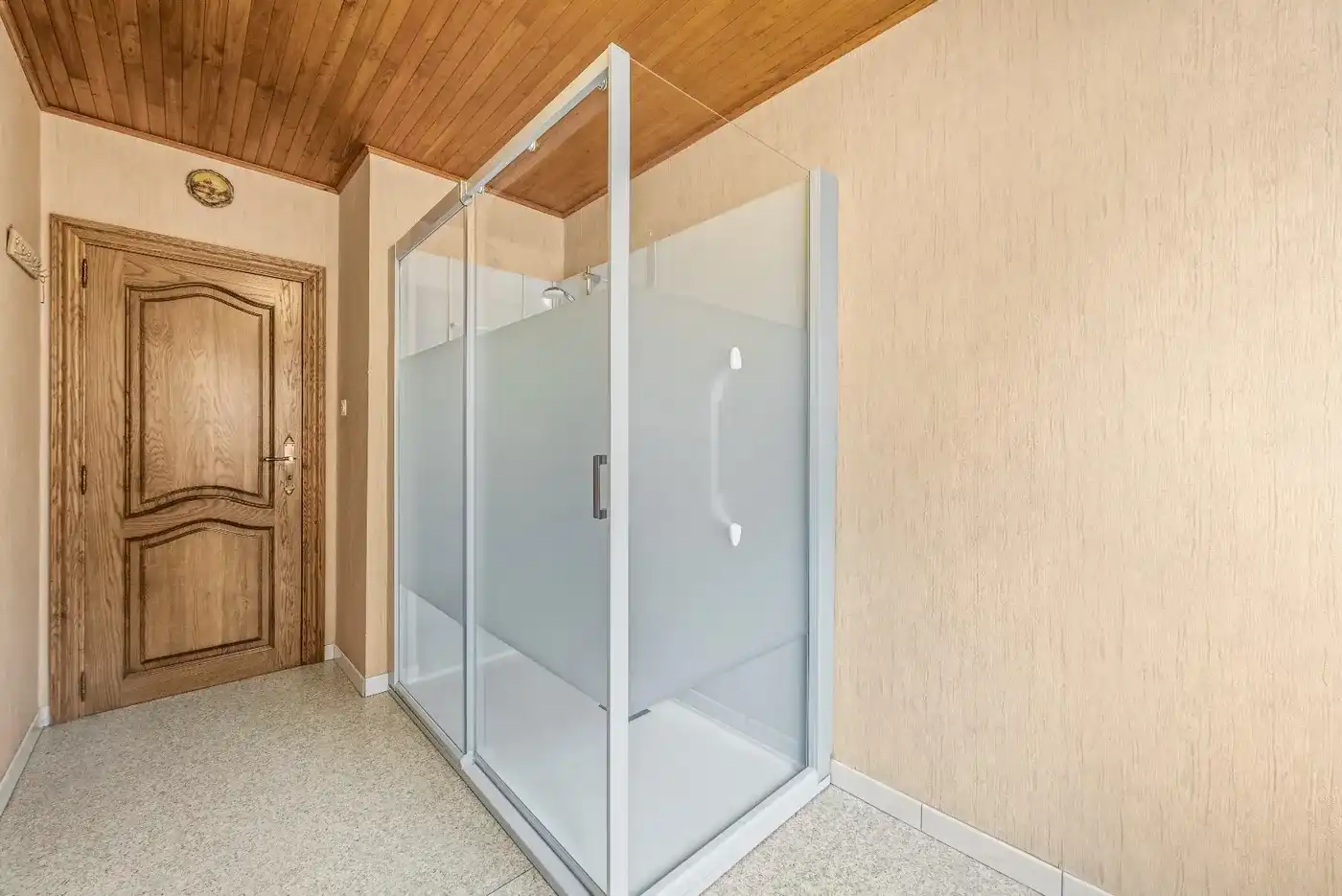 Open bebouwing op topligging met 2 slaapkamers en prachtige tuin foto 17