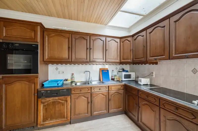 Hooglede-centrum. Stevig gebouwde half open bebouwing met 3 slaapkamers op een perceel van 250m2. Vaste huuropbrengst. foto 5