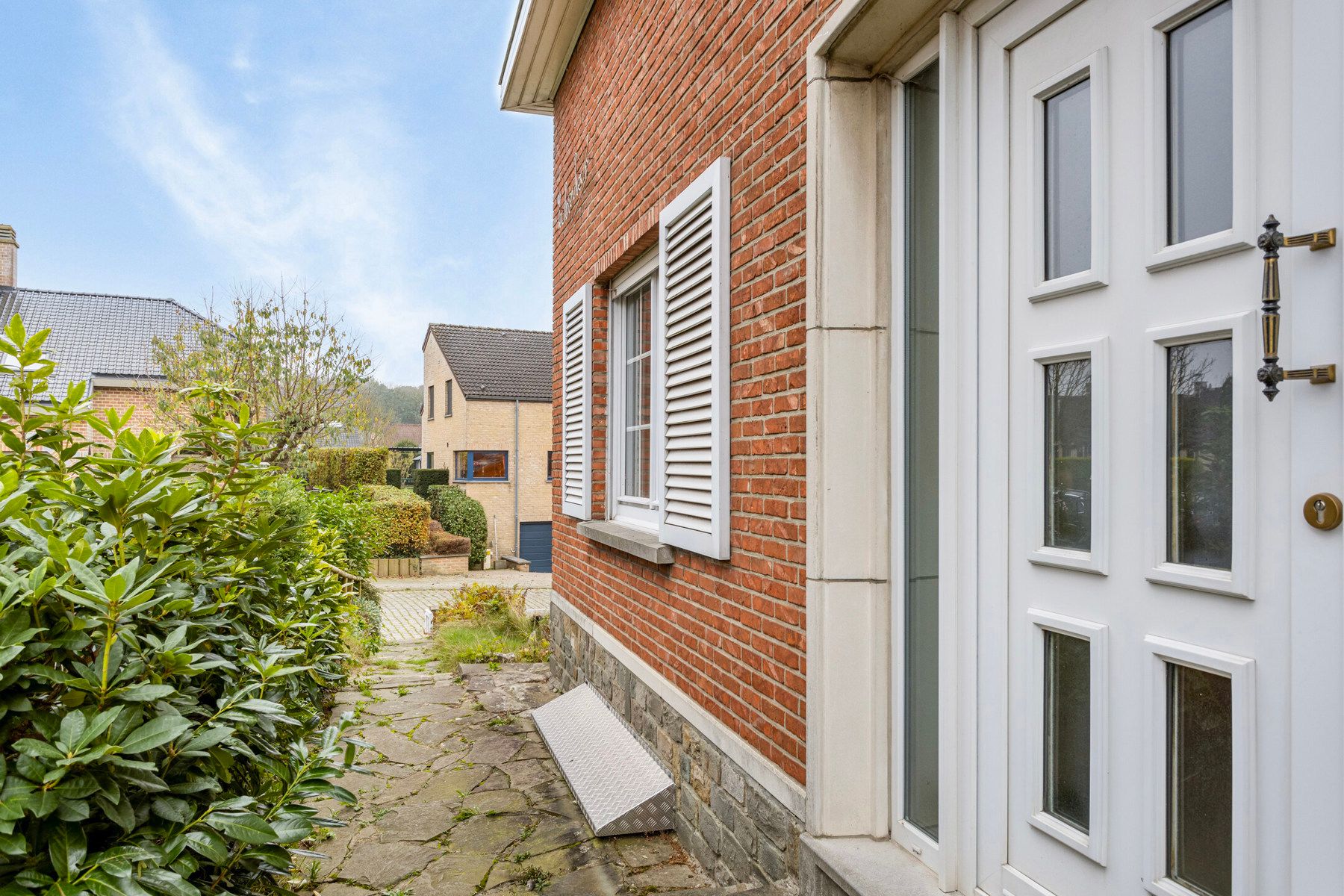 Rustig gelegen viergevelwoning met grote tuin foto 4