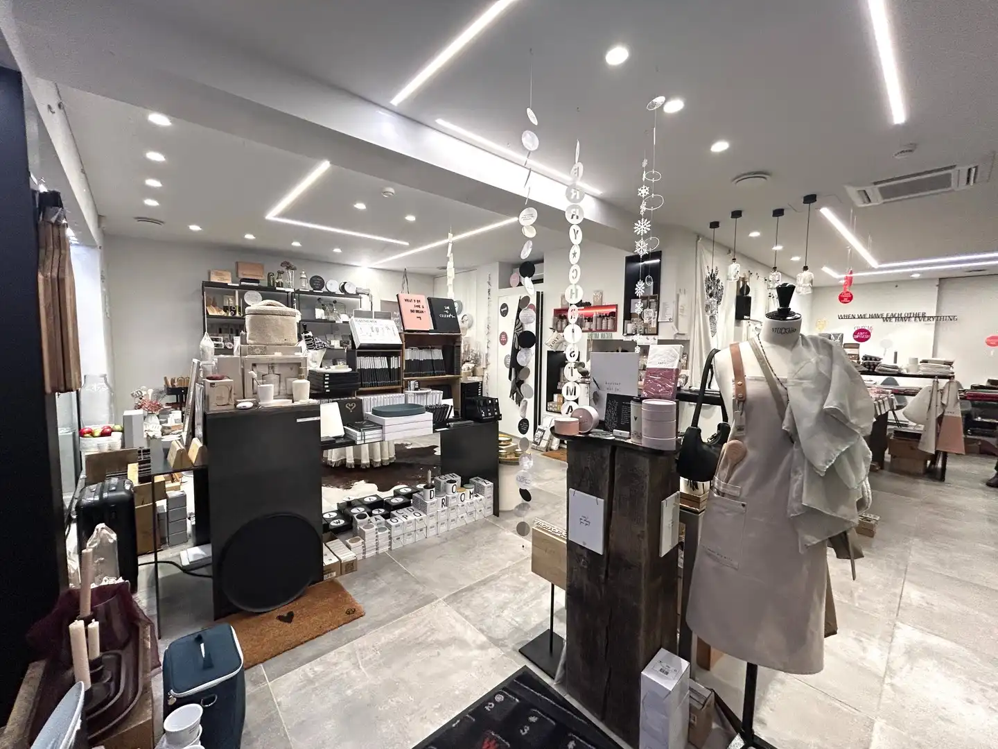 Ruim handelspand op commerciële topligging te Tielt! foto 2