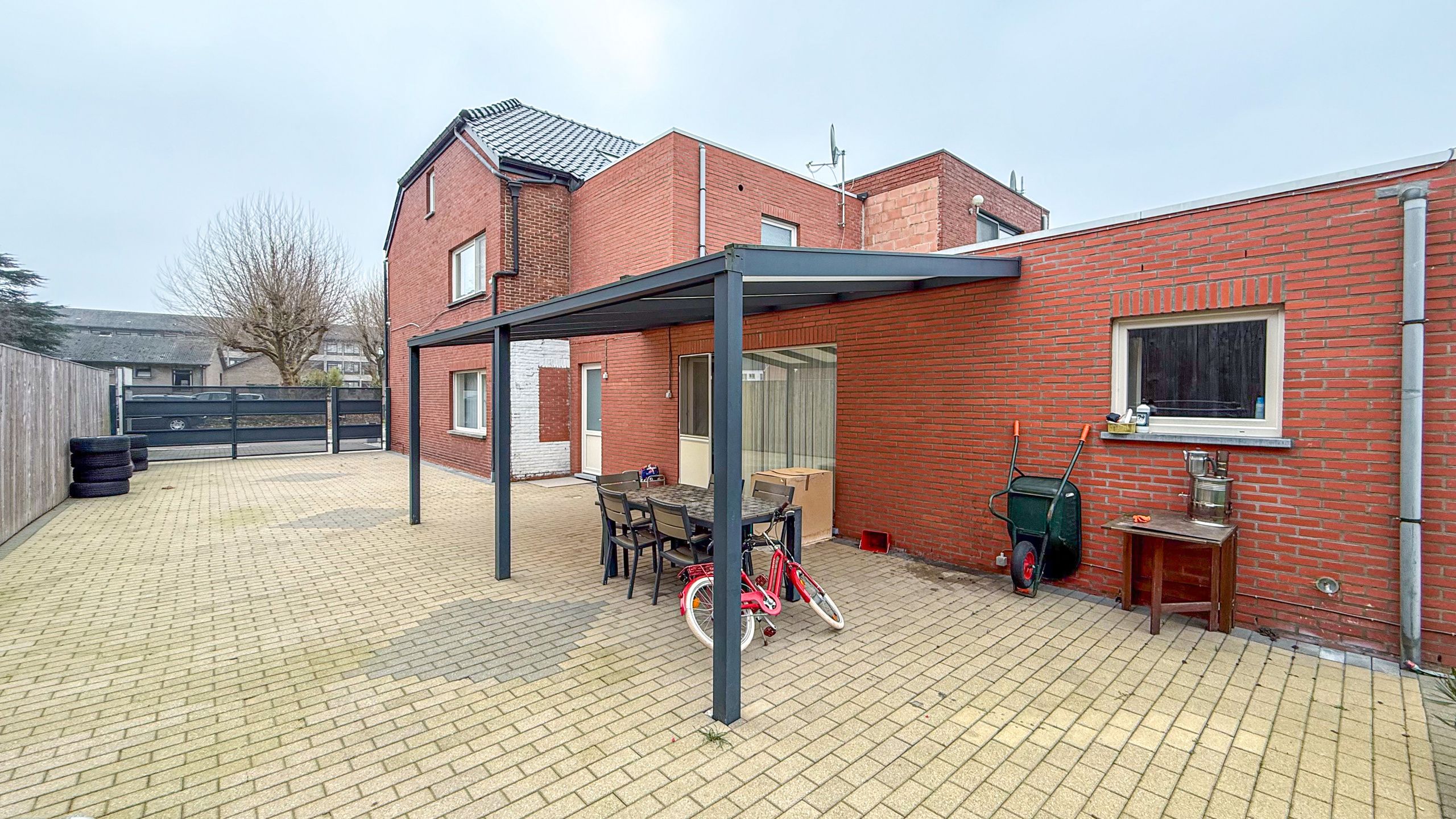 Ruime halfopen woning te huur met grote omheinde tuin! foto 34