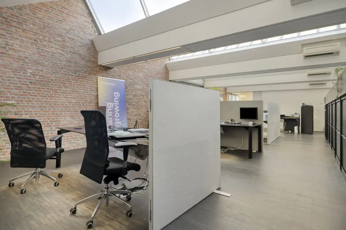 Moderne kantoorruimte op toplocatie nabij E40 en stadscentrum foto 9