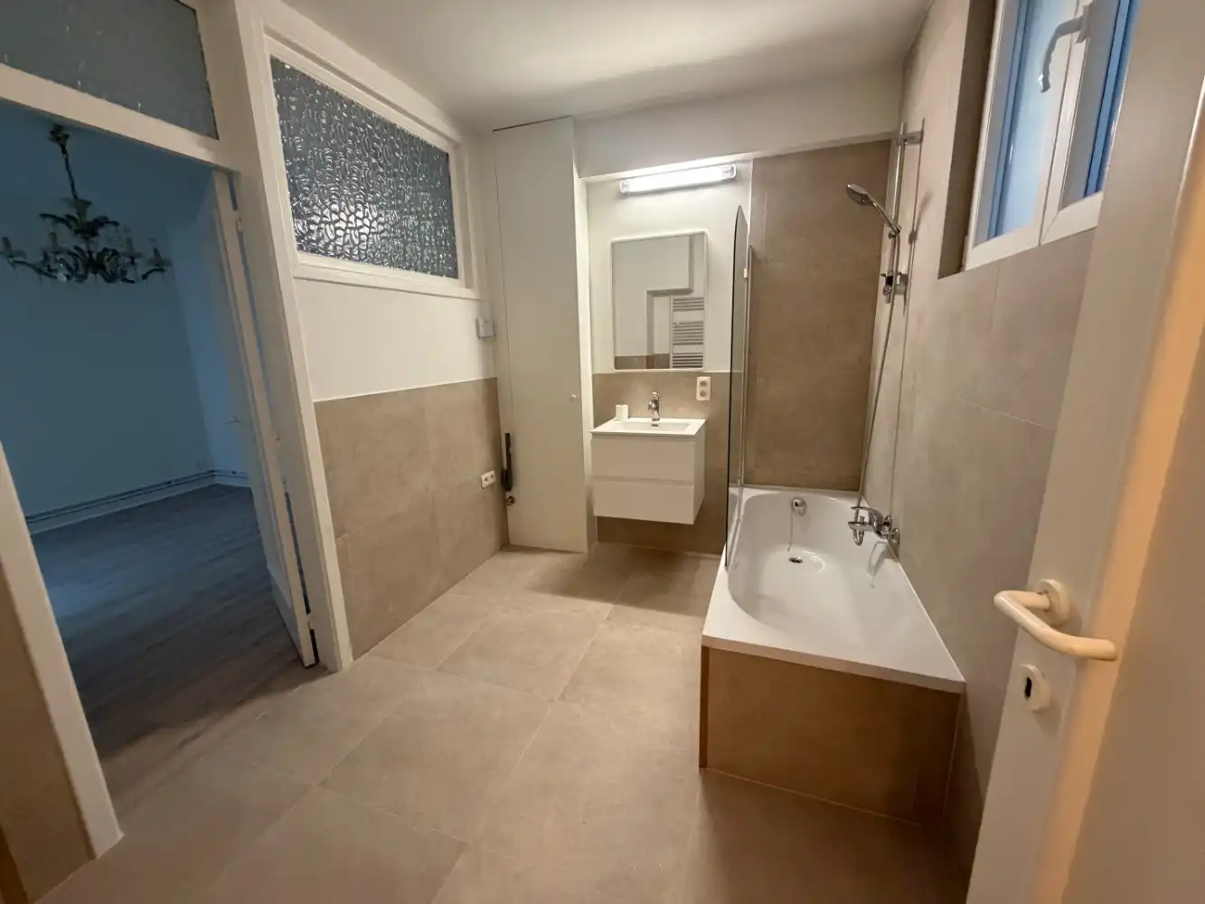 Gerenoveerd appartement met twee slaapkamers gelegen op het eerste verdiep in een gebouw zonder lift. Dichtbij de Markt te Blankenberge. foto 10